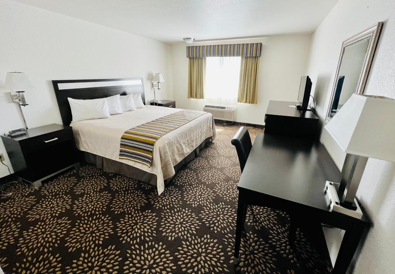 מקינאו סיטי Court Plaza Inn & Suites Of Mackinaw מראה חיצוני תמונה
