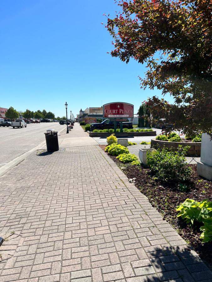 מקינאו סיטי Court Plaza Inn & Suites Of Mackinaw מראה חיצוני תמונה
