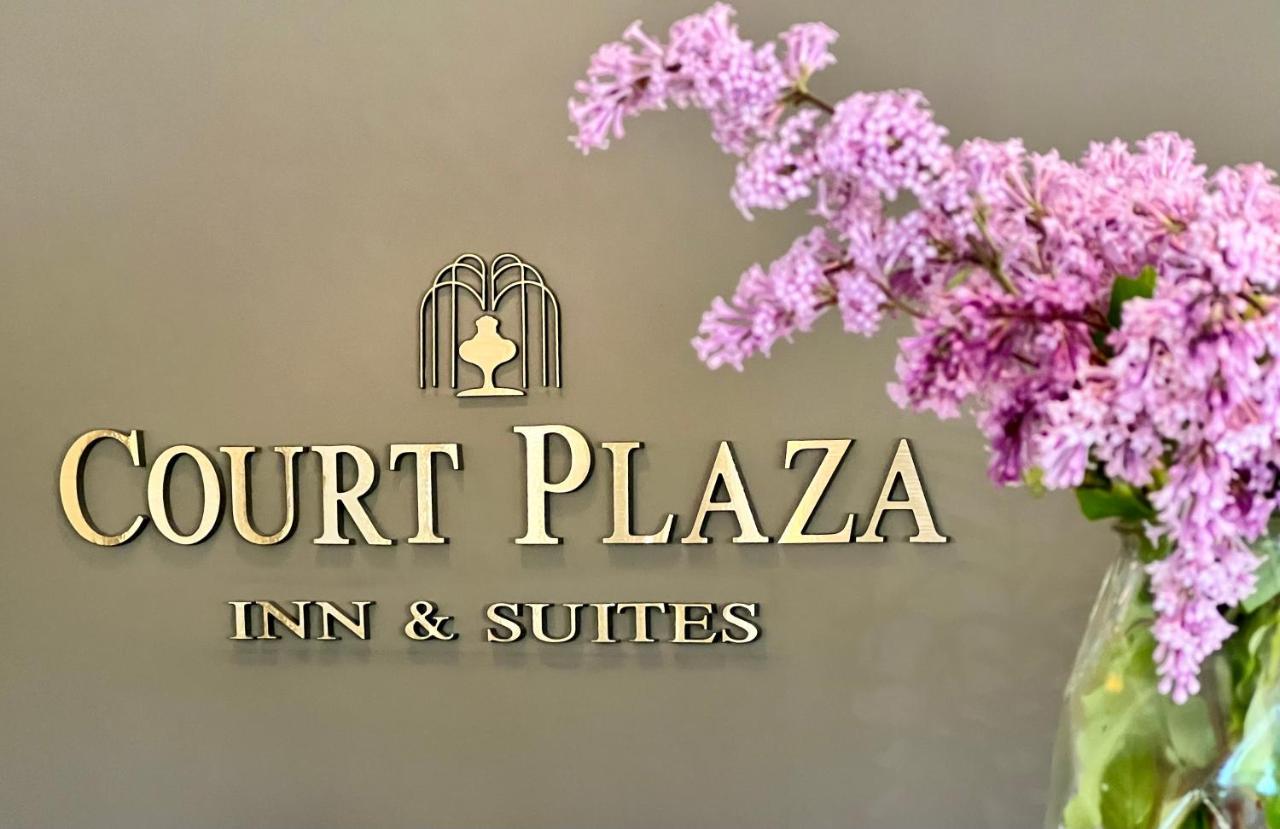 מקינאו סיטי Court Plaza Inn & Suites Of Mackinaw מראה חיצוני תמונה