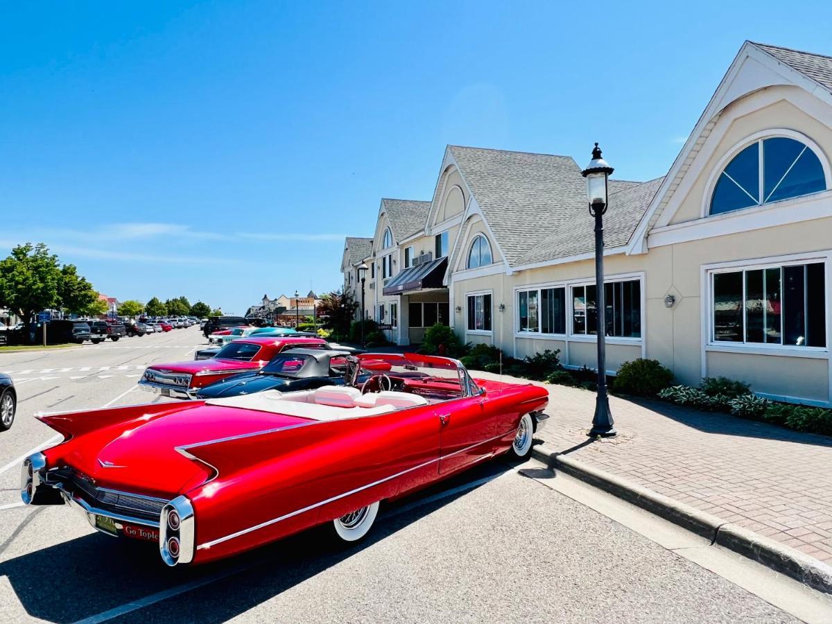 מקינאו סיטי Court Plaza Inn & Suites Of Mackinaw מראה חיצוני תמונה
