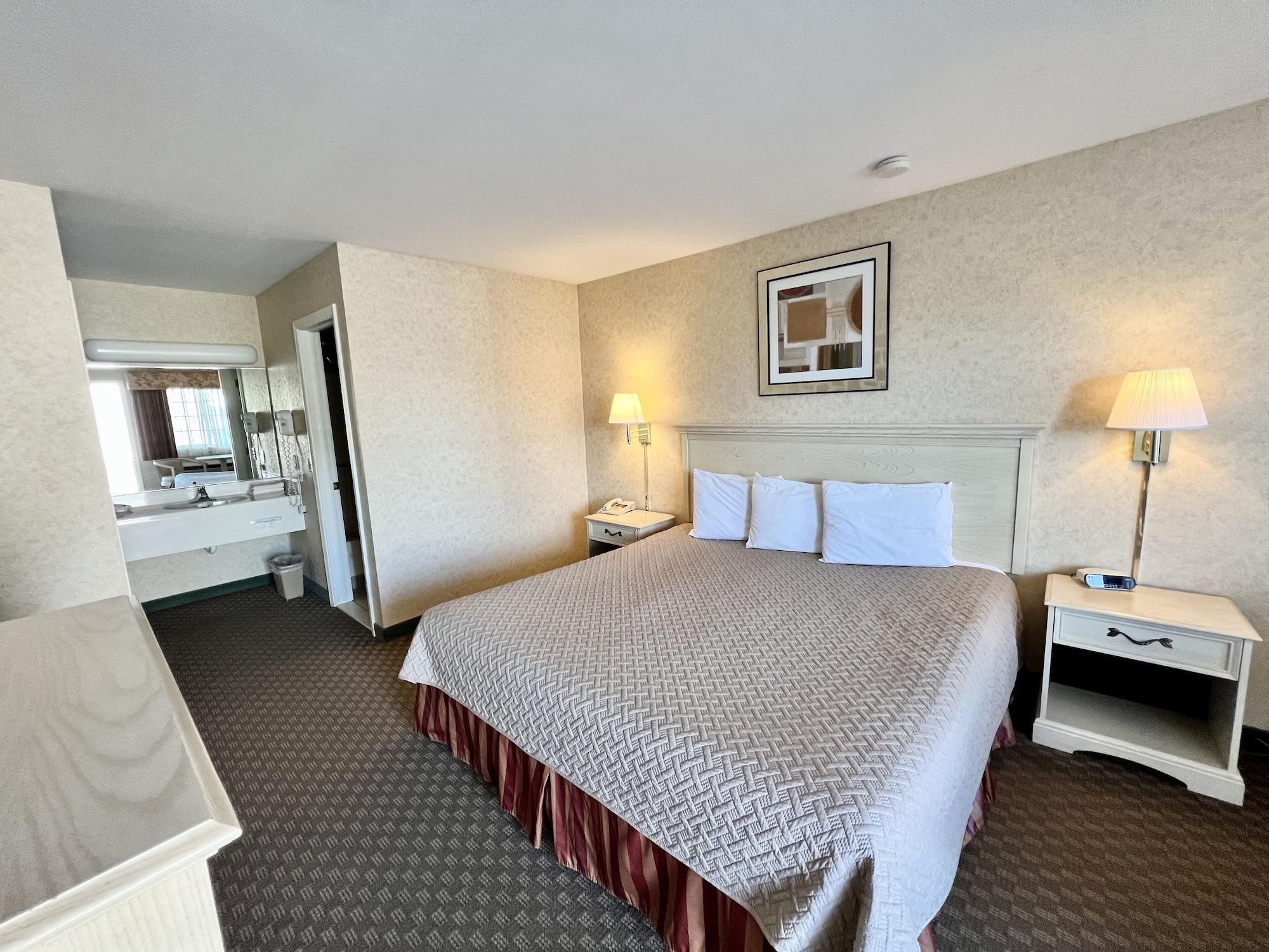 מקינאו סיטי Court Plaza Inn & Suites Of Mackinaw מראה חיצוני תמונה