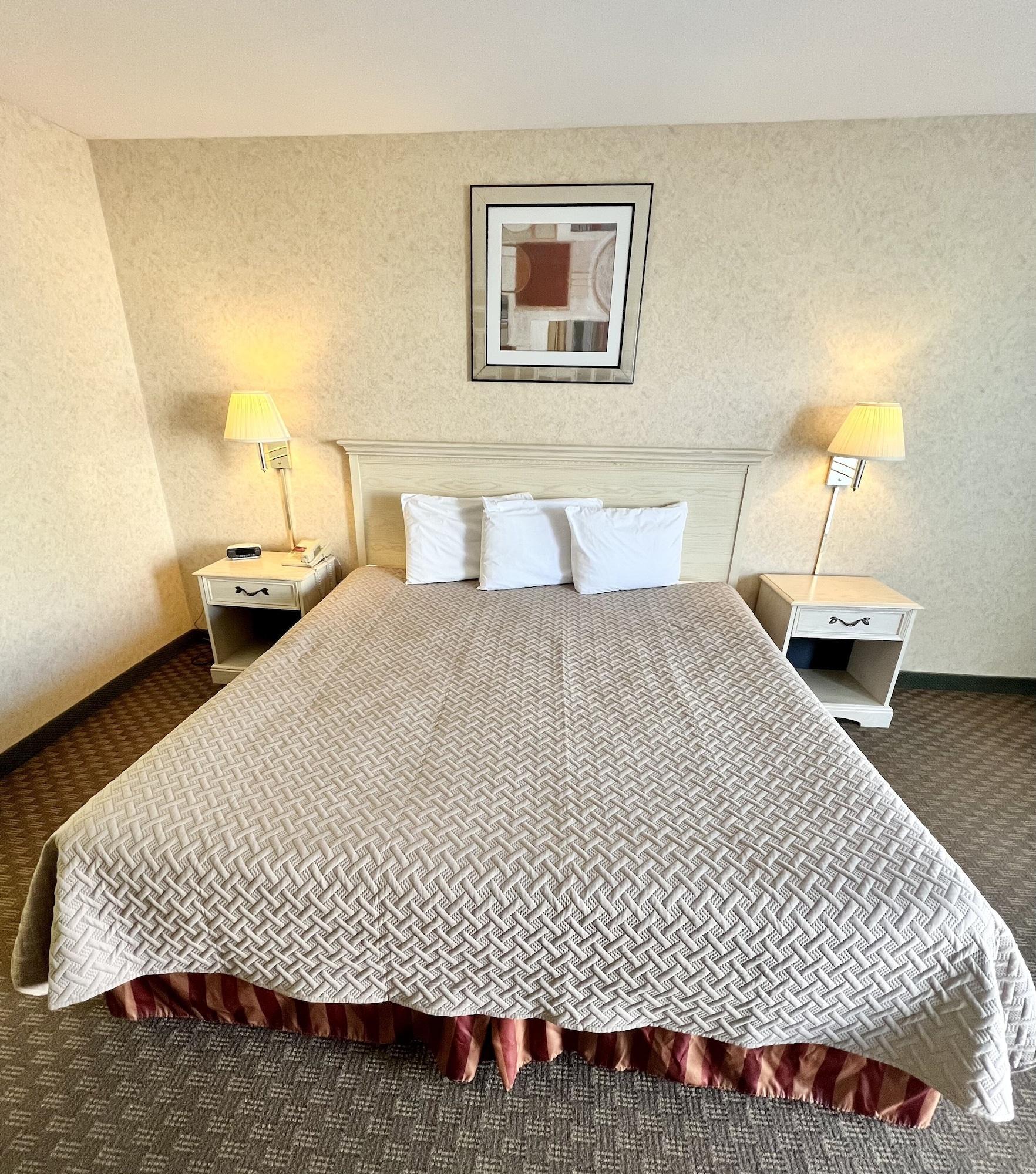 מקינאו סיטי Court Plaza Inn & Suites Of Mackinaw מראה חיצוני תמונה