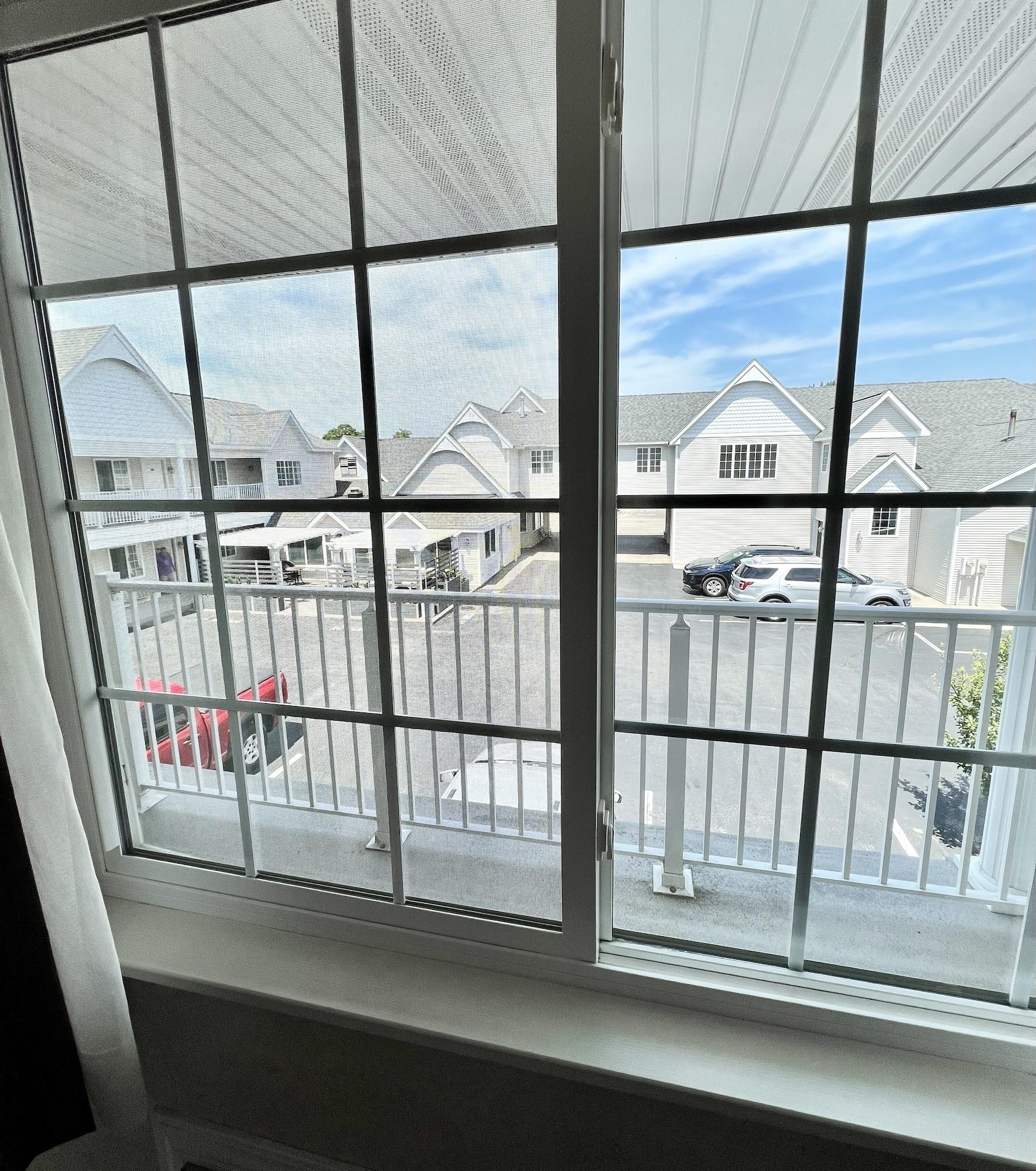 מקינאו סיטי Court Plaza Inn & Suites Of Mackinaw מראה חיצוני תמונה