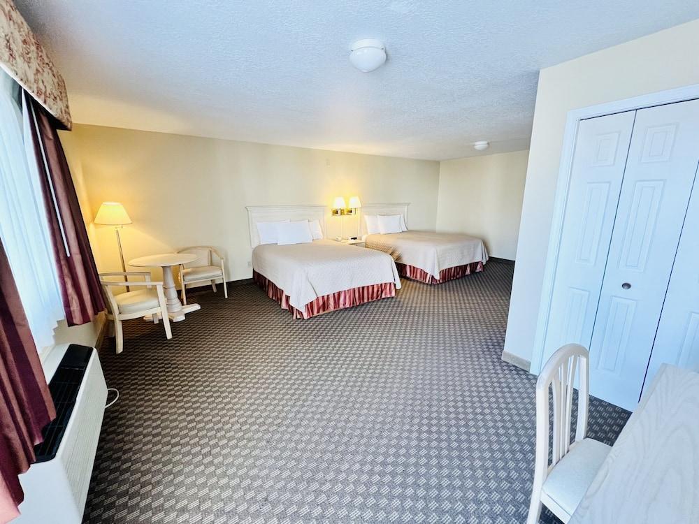 מקינאו סיטי Court Plaza Inn & Suites Of Mackinaw מראה חיצוני תמונה