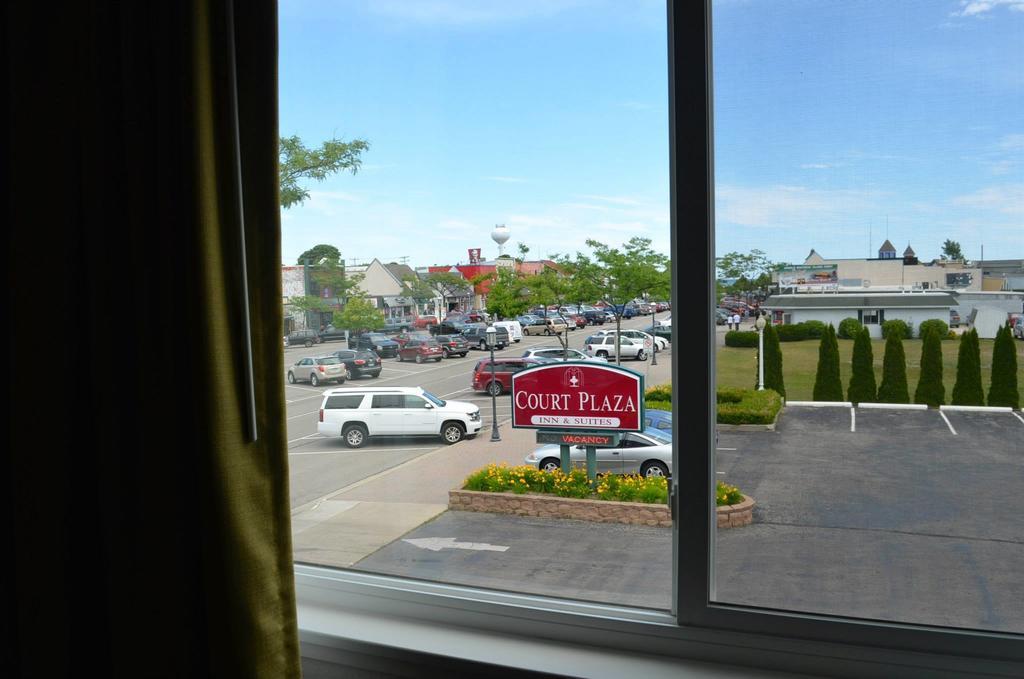 מקינאו סיטי Court Plaza Inn & Suites Of Mackinaw מראה חיצוני תמונה